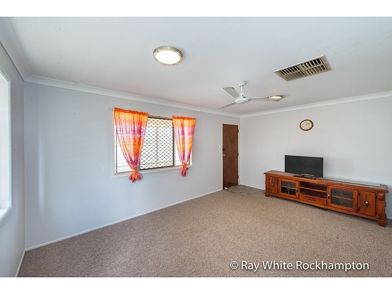93 Stenlake Avenue, Kawana QLD 4701