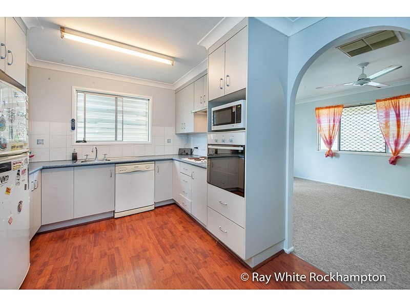 93 Stenlake Avenue, Kawana QLD 4701