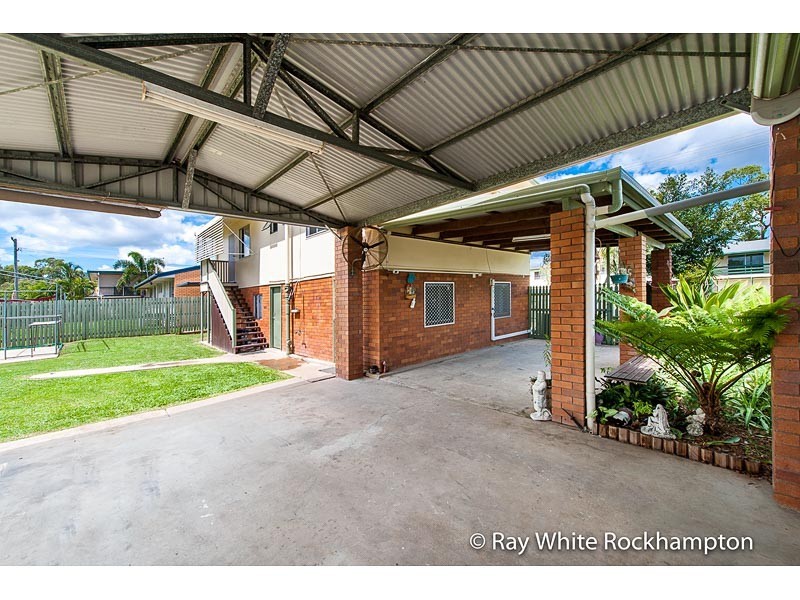 93 Stenlake Avenue, Kawana QLD 4701
