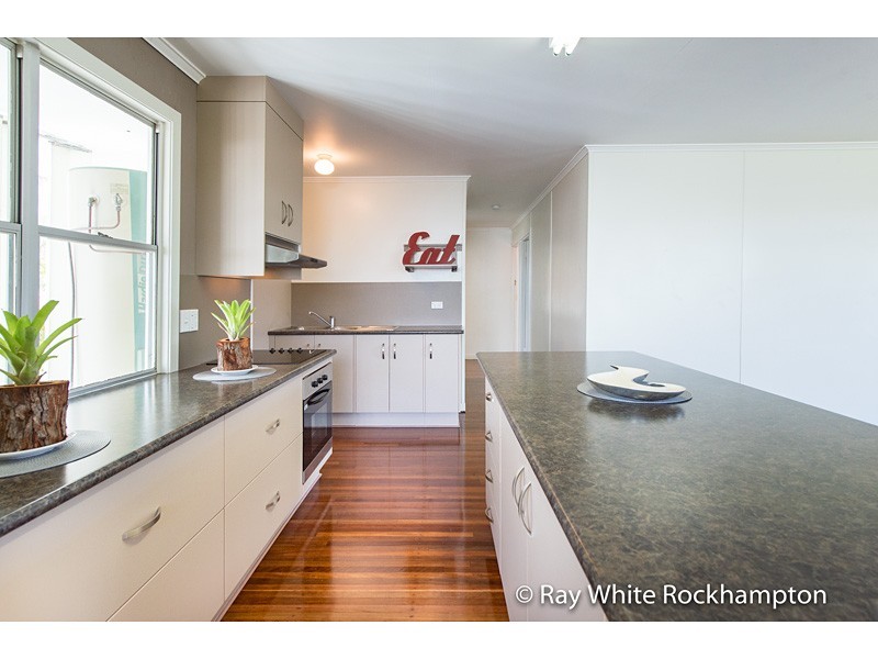 16 Davidson Street, Park Avenue QLD 4701