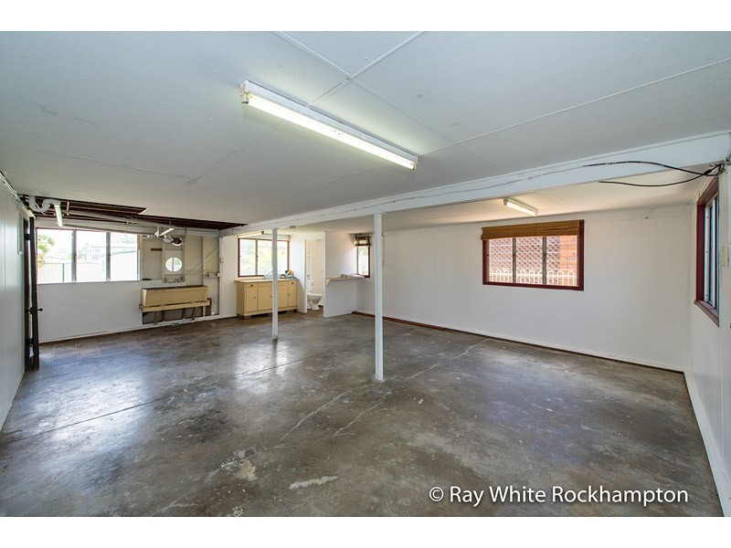 16 Davidson Street, Park Avenue QLD 4701