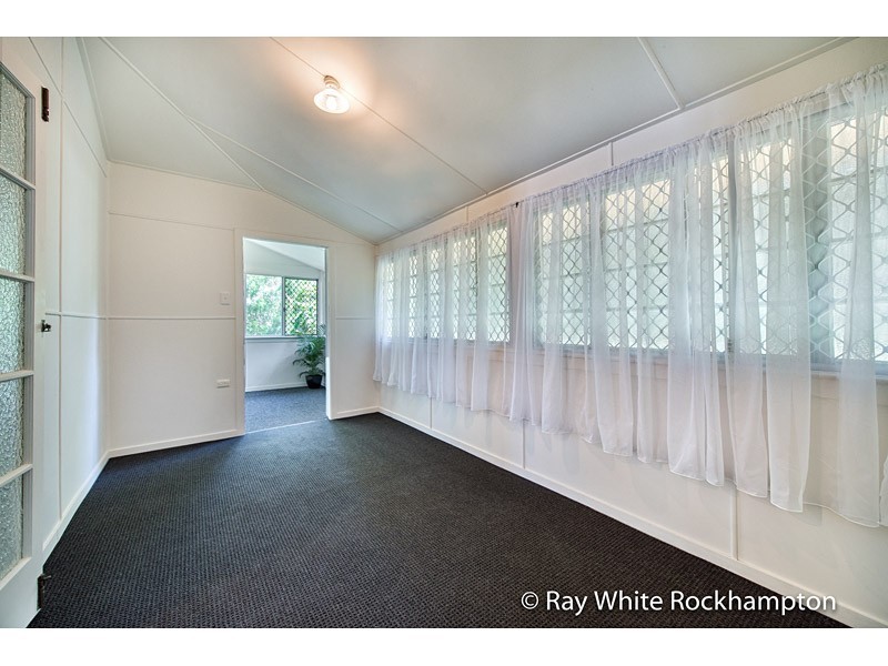 8 Macgregor Street, The Range QLD 4700