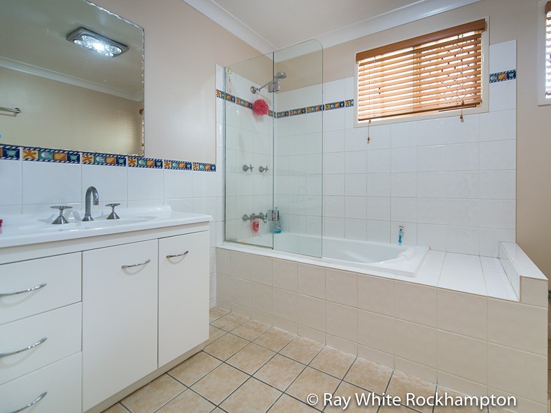 5 Buntain Street, Kawana QLD 4701