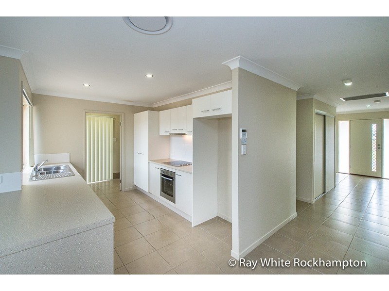 27 Leichhardt Drive, Gracemere QLD 4702