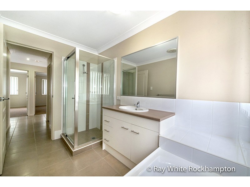 27 Leichhardt Drive, Gracemere QLD 4702