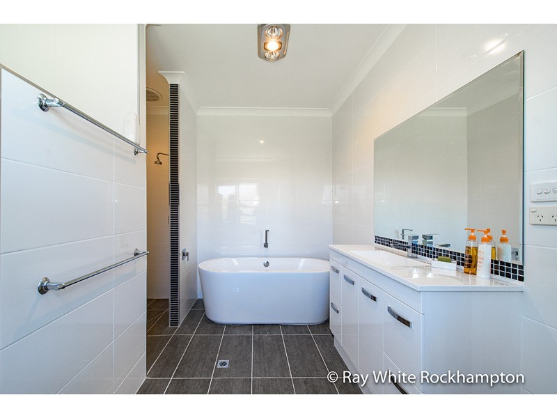 2 Jewell Court /12 Plover Street, Parkhurst QLD 4702