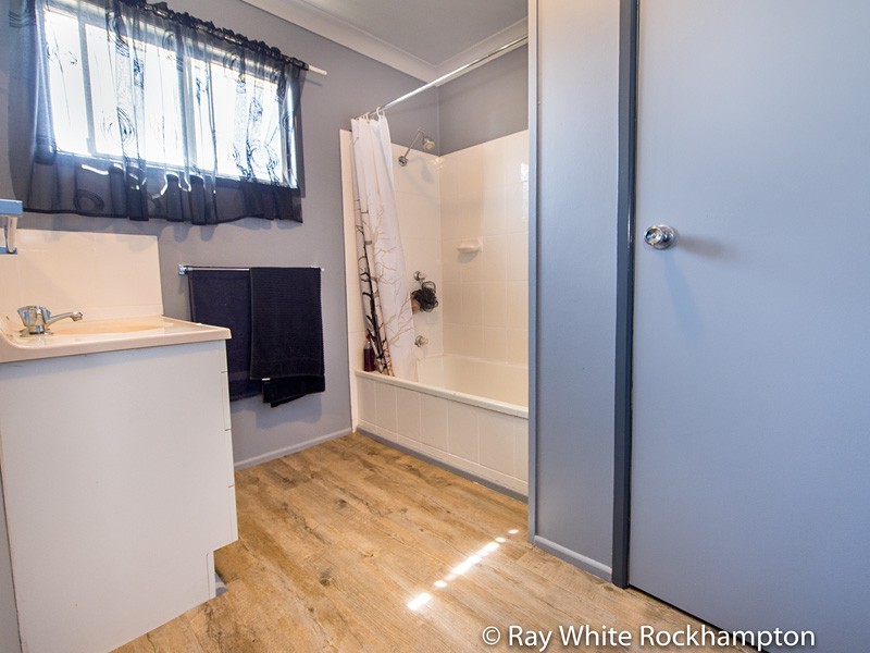 20 Stenlake Avenue, Kawana QLD 4701