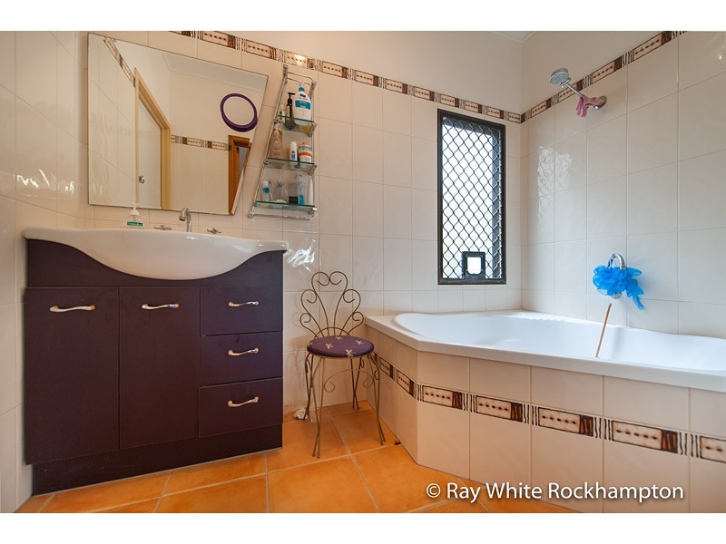 1A Bauhinia Terrace, The Range QLD 4700