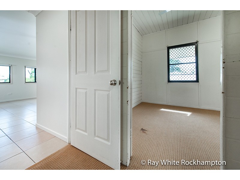 12 Lucas Street, Berserker QLD 4701