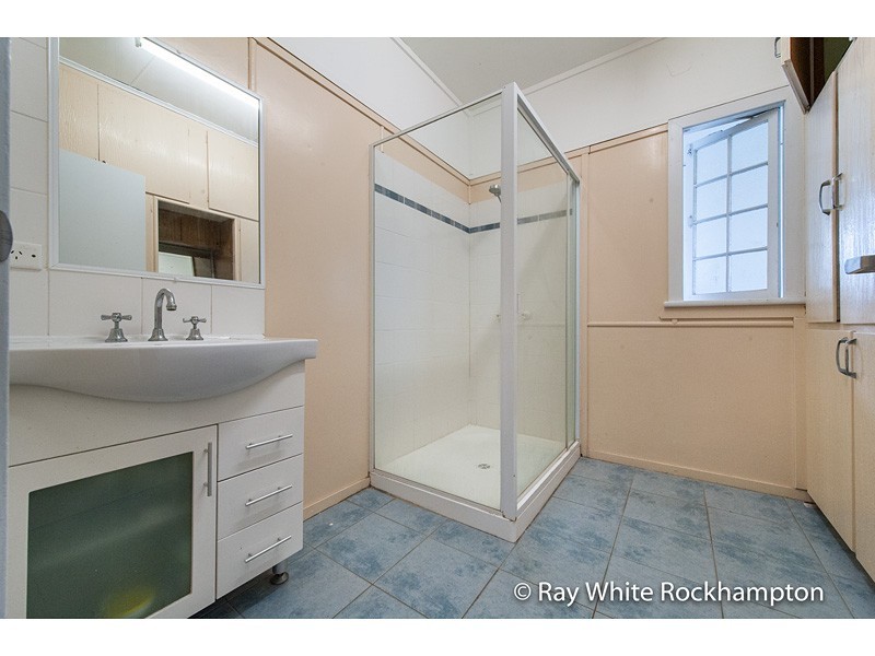 102 Haynes Street, Park Avenue QLD 4701