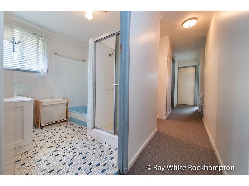 6 Ball Court, Park Avenue QLD 4701