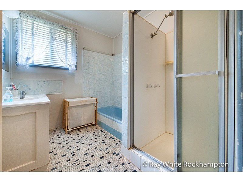 6 Ball Court, Park Avenue QLD 4701