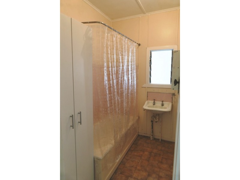 99 Elphinstone Street, Berserker QLD 4701