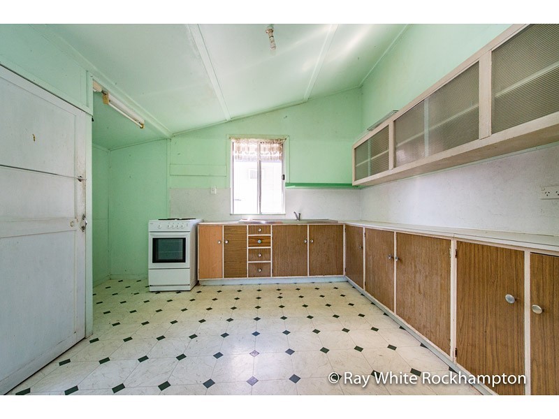 54 Main Street, Park Avenue QLD 4701