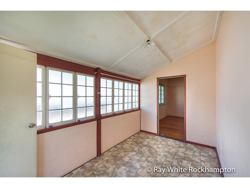 54 Main Street, Park Avenue QLD 4701