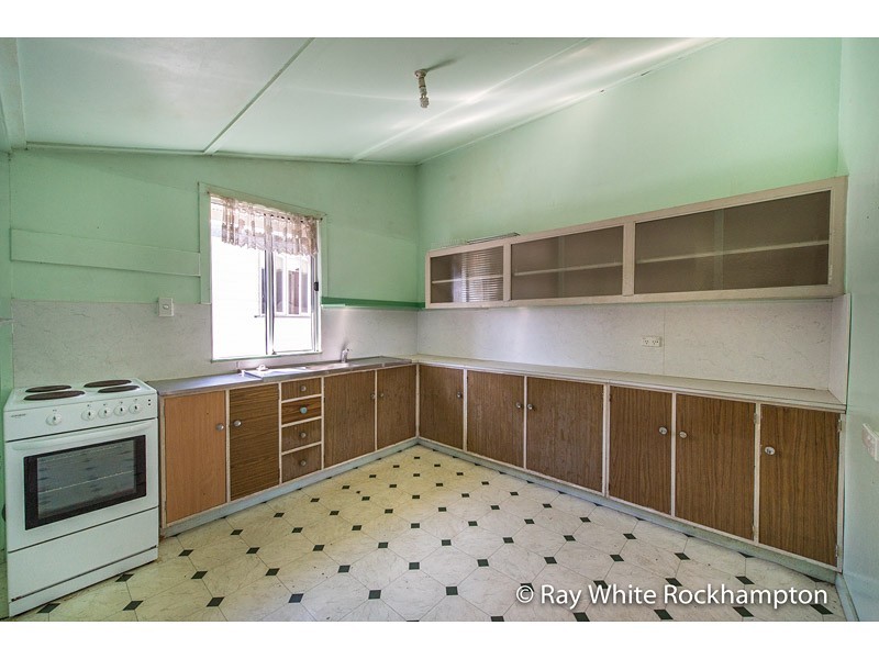 54 Main Street, Park Avenue QLD 4701