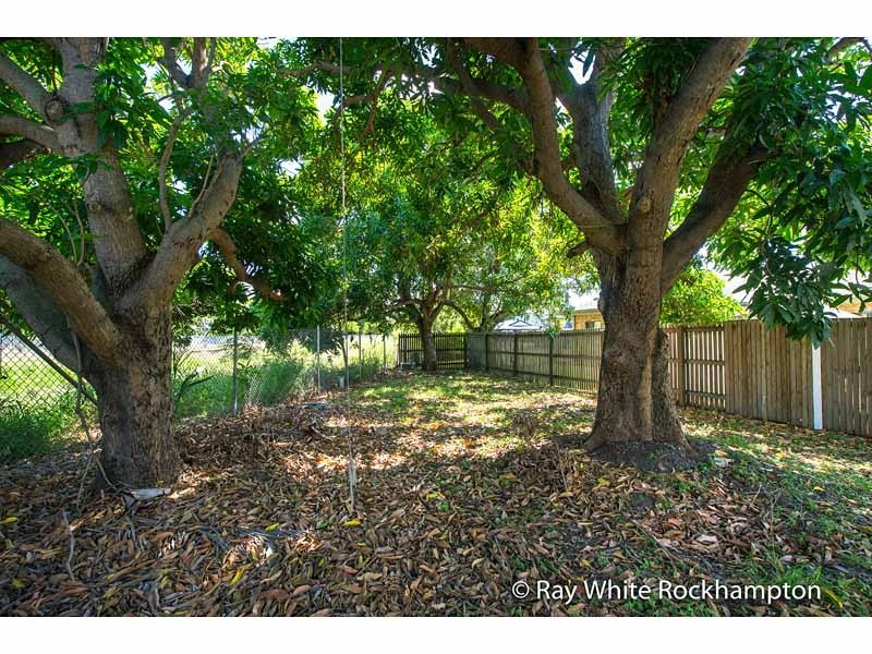 54 Main Street, Park Avenue QLD 4701