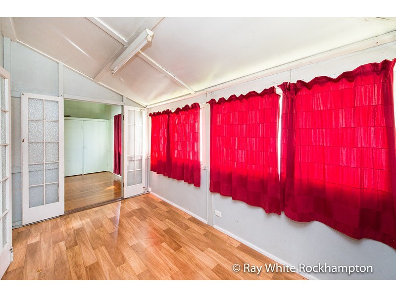 54 Main Street, Park Avenue QLD 4701