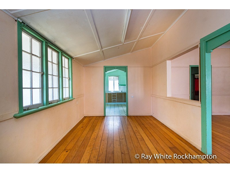 54 Main Street, Park Avenue QLD 4701