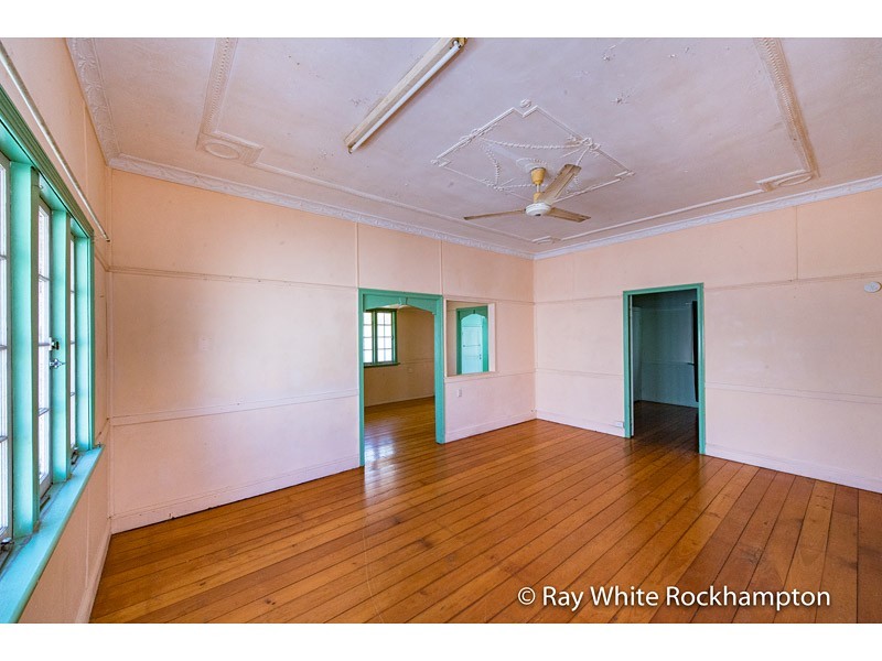 54 Main Street, Park Avenue QLD 4701