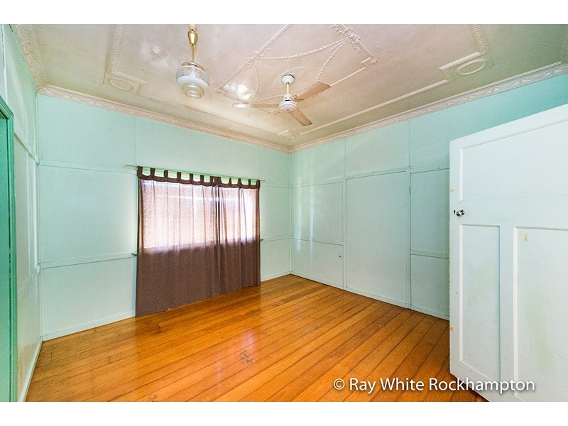 54 Main Street, Park Avenue QLD 4701