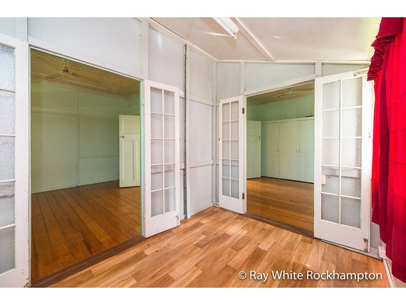 54 Main Street, Park Avenue QLD 4701