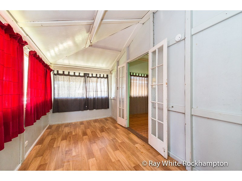 54 Main Street, Park Avenue QLD 4701