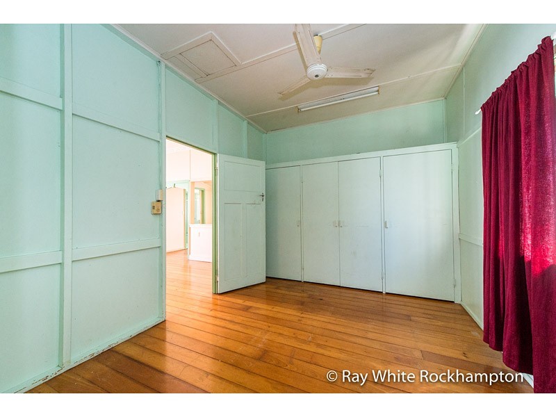 54 Main Street, Park Avenue QLD 4701