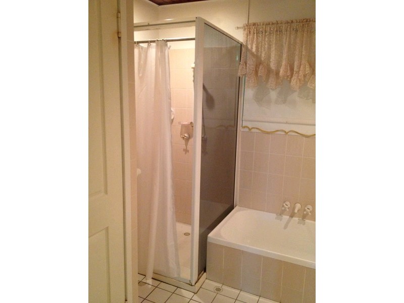 9 Hardy Avenue, Park Avenue QLD 4701