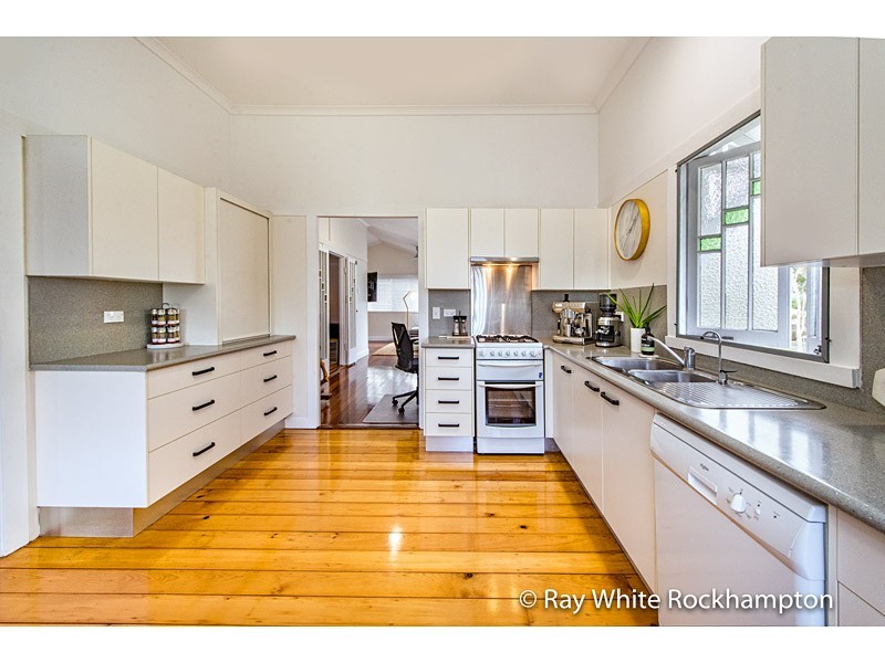 7 Penlington Street, The Range QLD 4700