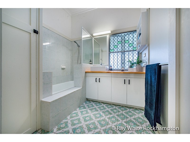 7 Penlington Street, The Range QLD 4700