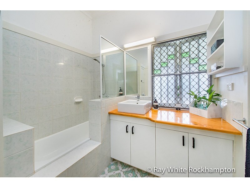 7 Penlington Street, The Range QLD 4700