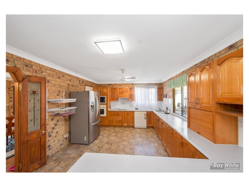 15 Hutcheon Street, Kawana QLD 4701