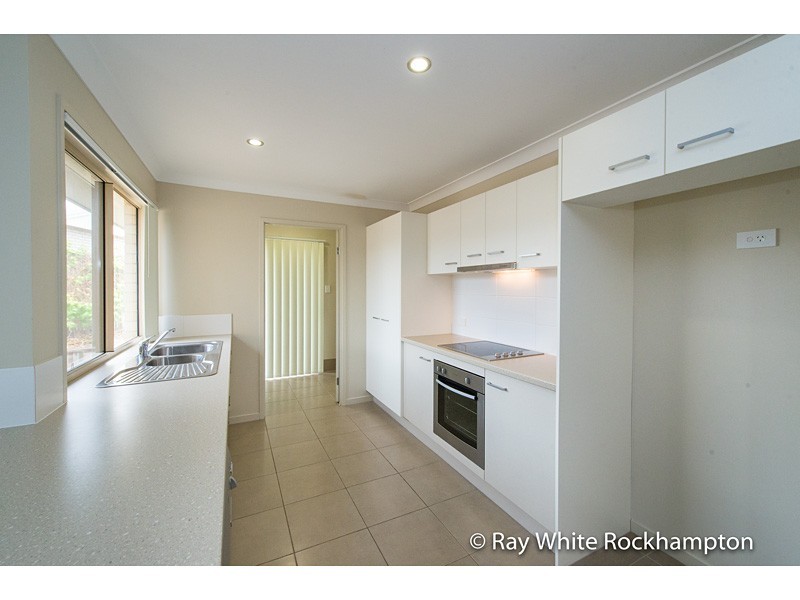 27 Leichhardt Drive, Gracemere QLD 4702