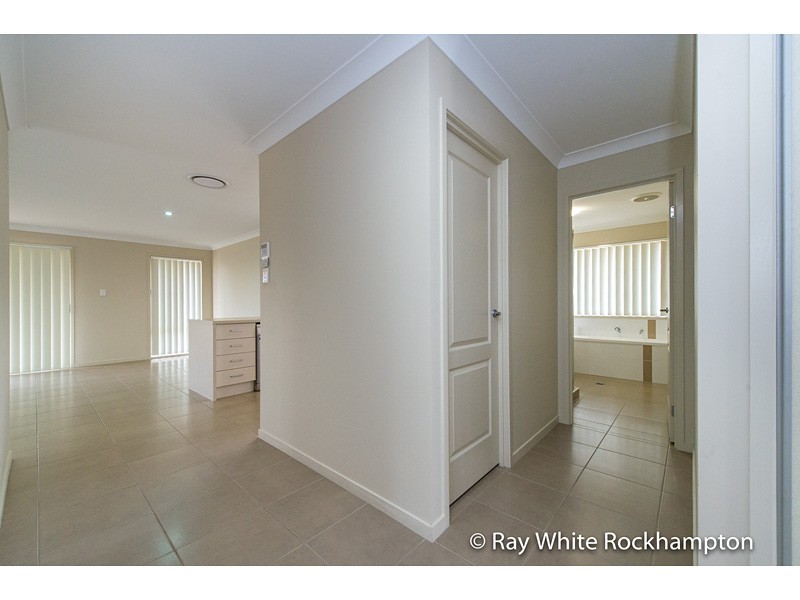 27 Leichhardt Drive, Gracemere QLD 4702