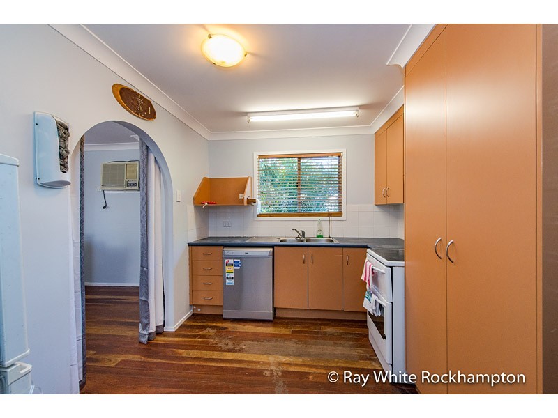 40 Wackford Street, Park Avenue QLD 4701