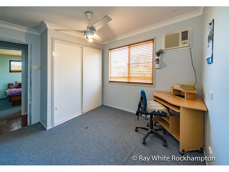 40 Wackford Street, Park Avenue QLD 4701