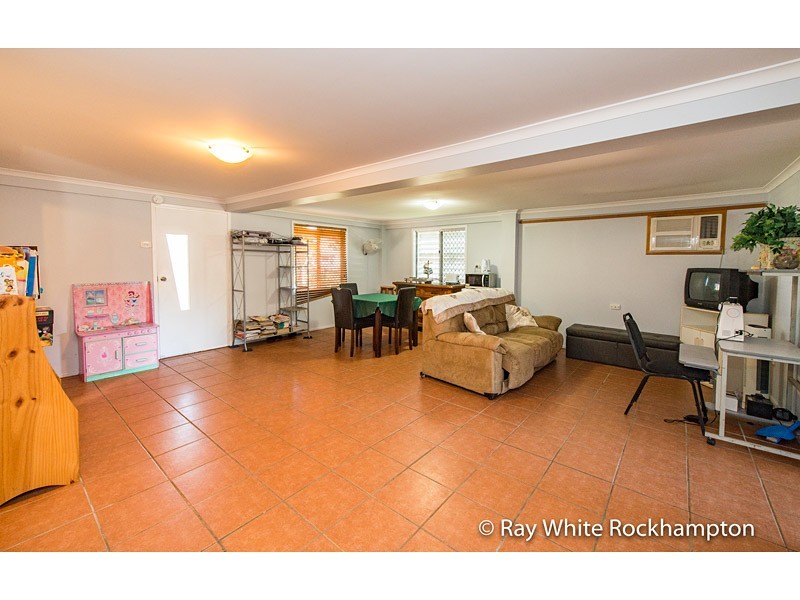 40 Wackford Street, Park Avenue QLD 4701