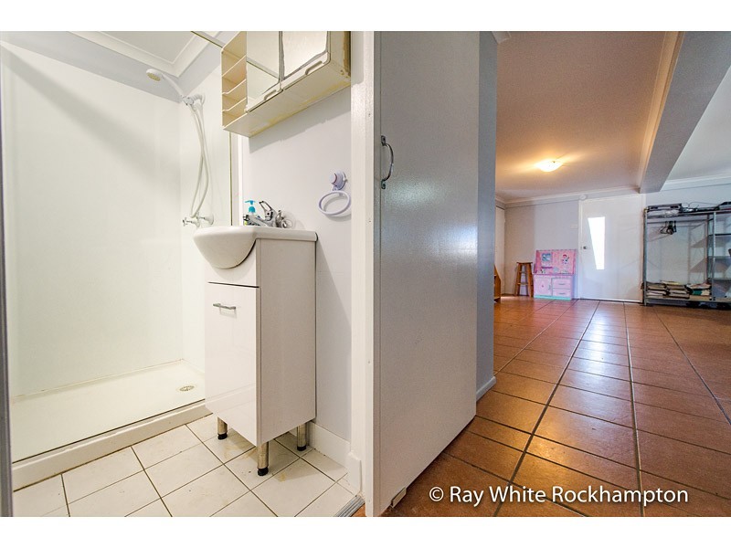 40 Wackford Street, Park Avenue QLD 4701