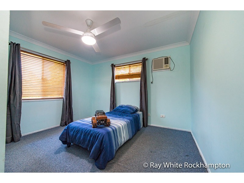 40 Wackford Street, Park Avenue QLD 4701