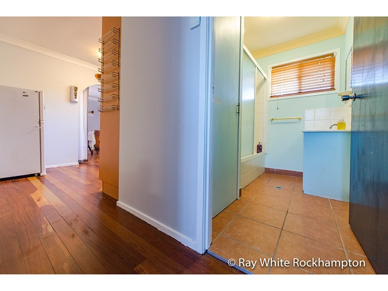 40 Wackford Street, Park Avenue QLD 4701