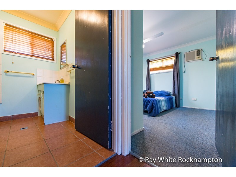 40 Wackford Street, Park Avenue QLD 4701