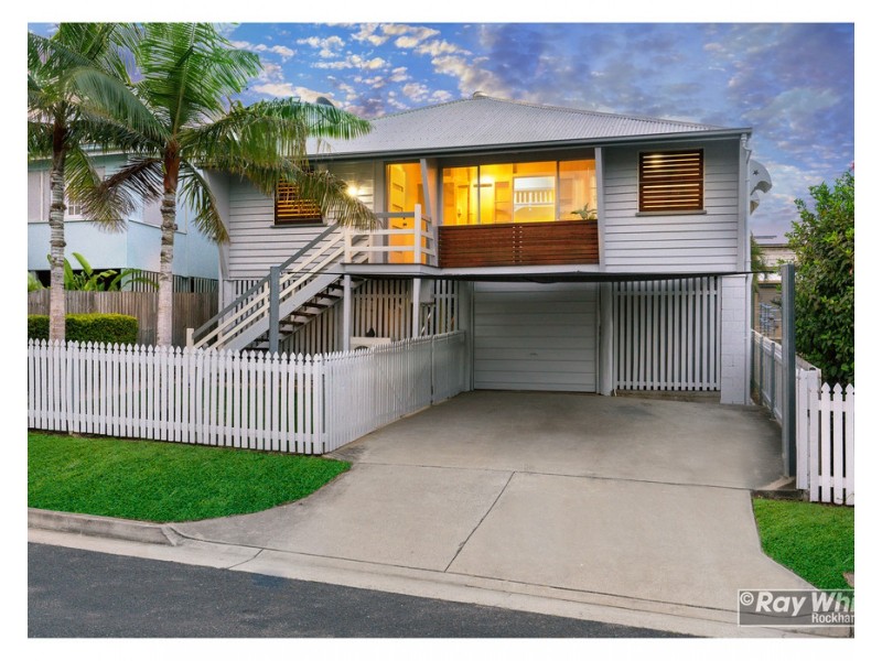 8 Cousins Street, The Range QLD 4700