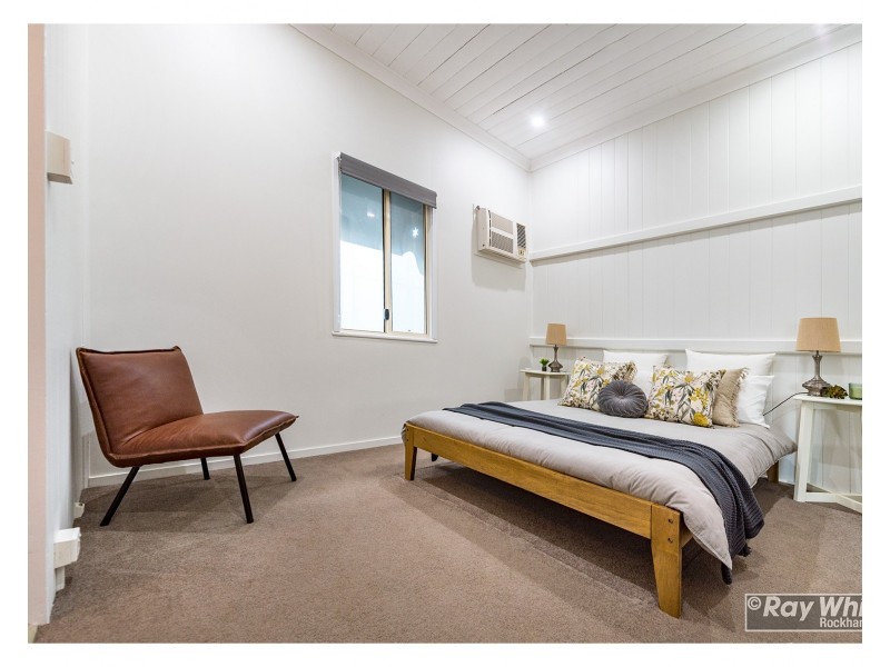 8 Cousins Street, The Range QLD 4700