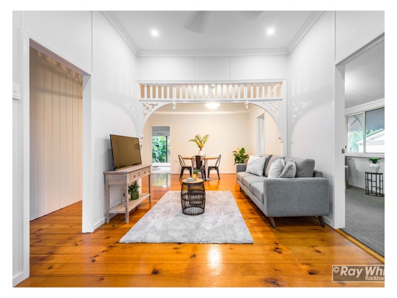 8 Cousins Street, The Range QLD 4700