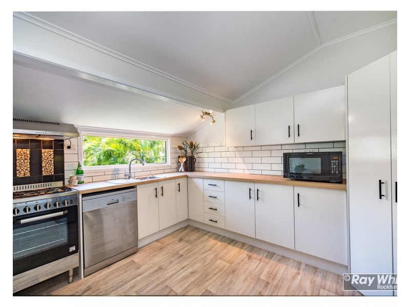 8 Cousins Street, The Range QLD 4700