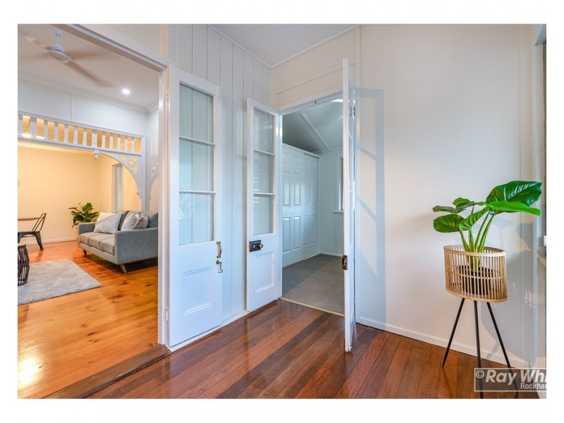 8 Cousins Street, The Range QLD 4700
