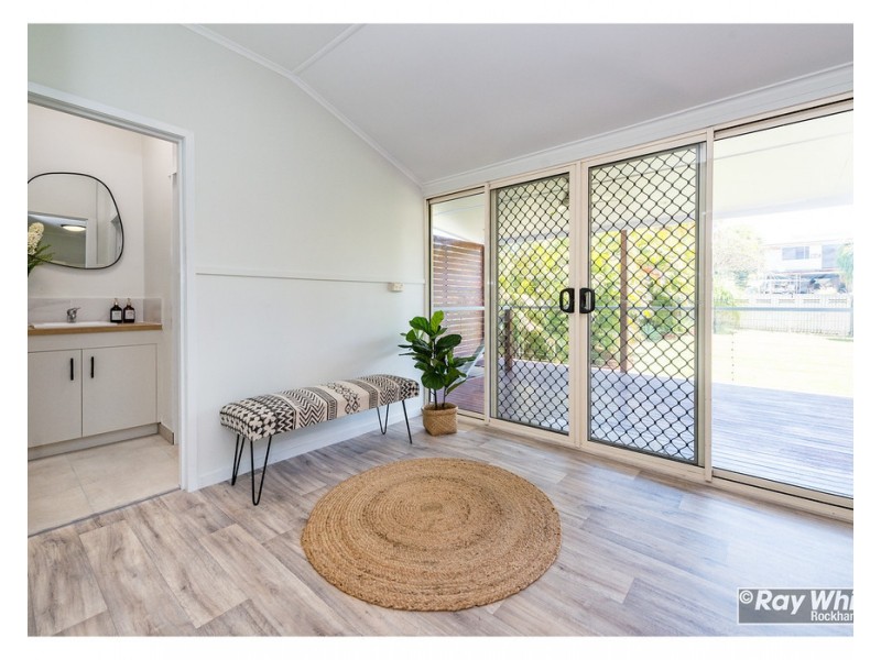 8 Cousins Street, The Range QLD 4700