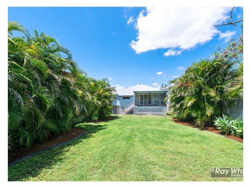 8 Cousins Street, The Range QLD 4700