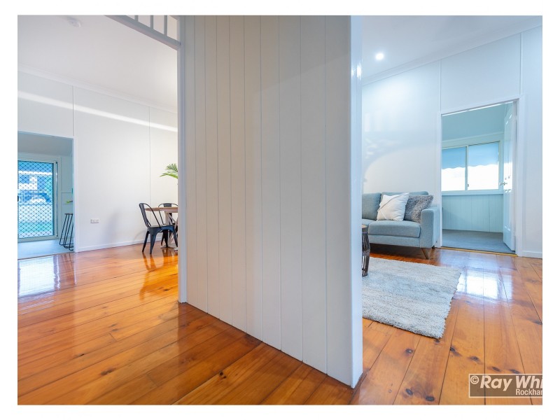 8 Cousins Street, The Range QLD 4700